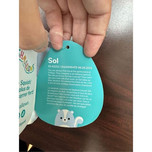 NWT Sol Blue Skunk Squishmallows Backpack Clip 3.5 Inches - Picture 5 of 5
